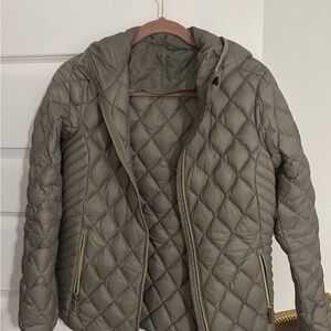 Michael Kors Diamond-Quilt Hooded Puffer Jacket in Taupe-Grey